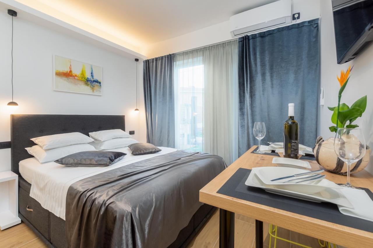 Studio Apartman Lilly With Private Parking In The Yard Of The House Pula Exterior foto