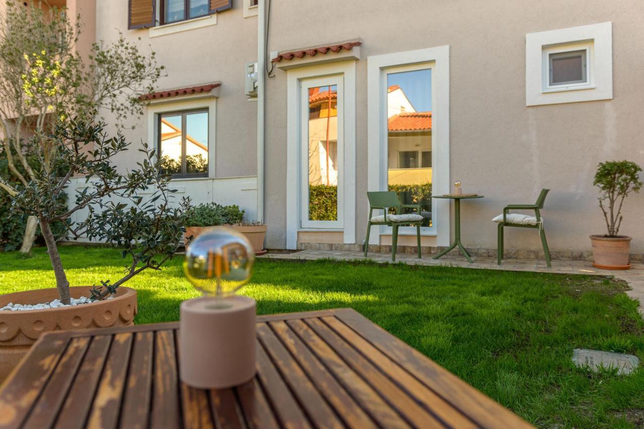 Studio Apartman Lilly With Private Parking In The Yard Of The House Pula Exterior foto